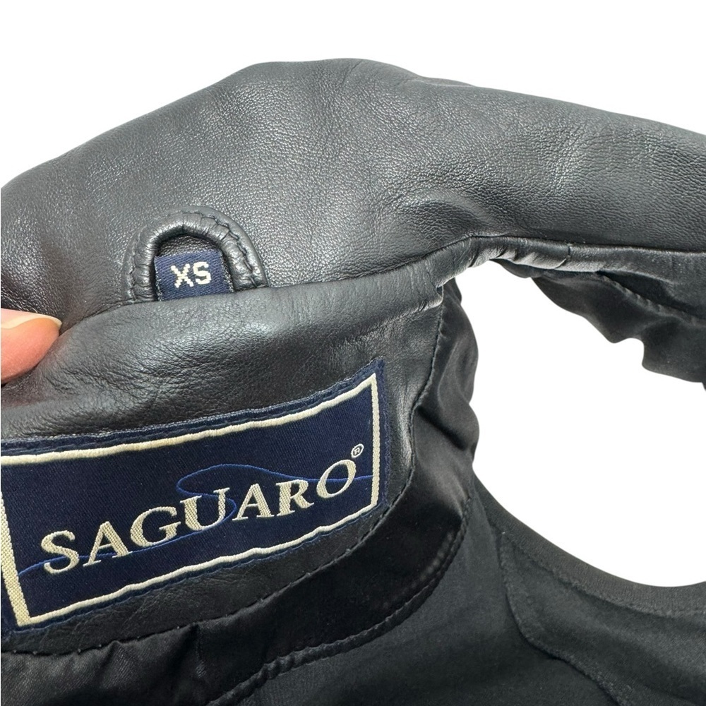 Saguaro.  Vintage .Black Leather Vest with Zipper Closure and Pointed Collar - Picture 5 of 12